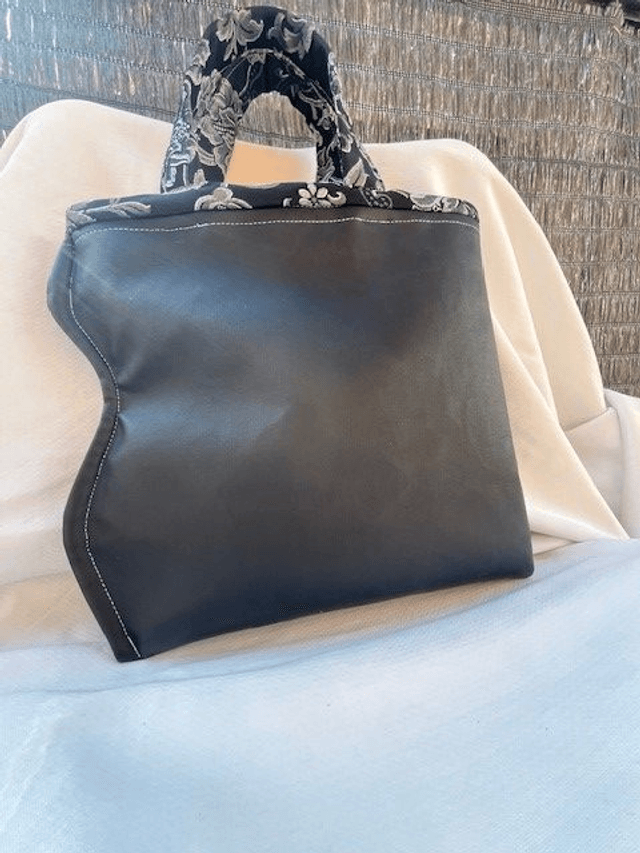 Sac à main "Elna QUINFIL" noir plat semi rigide côté arrondi