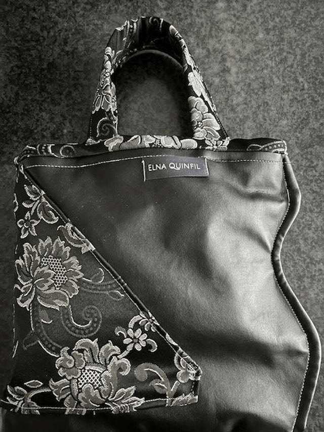Sac à main "Elna QUINFIL" noir plat semi rigide côté arrondi